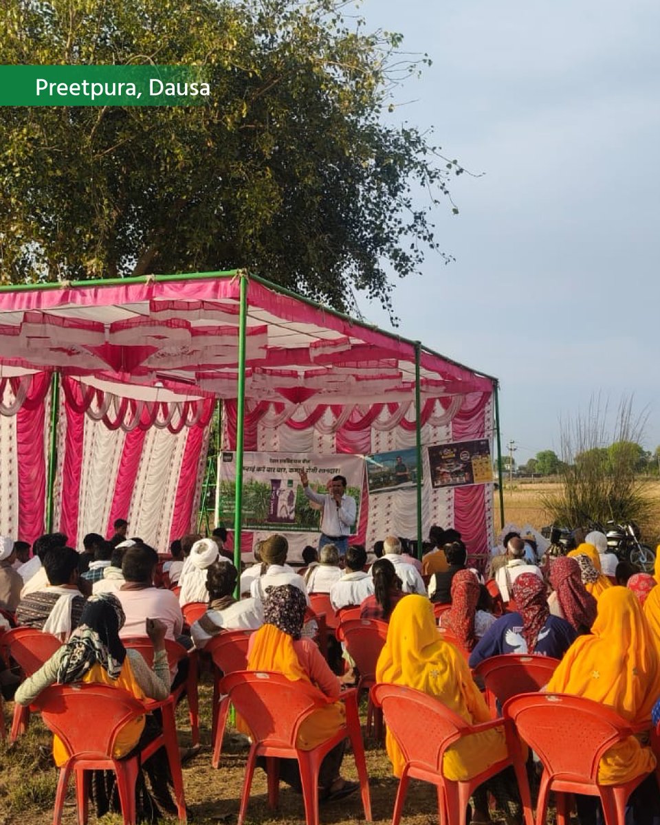 DeHaatTM's tweet photo. Always with our #farmers, across fields and villages. 🌾
Our field teams are constantly on the move, connecting with farmers on the ground - educating, engaging and most importantly, listening.
Every interaction helps us serve farmers better.
#DeHaat  #Agriculture #FarmerFirst https://t.co/qaqmKrIkUW