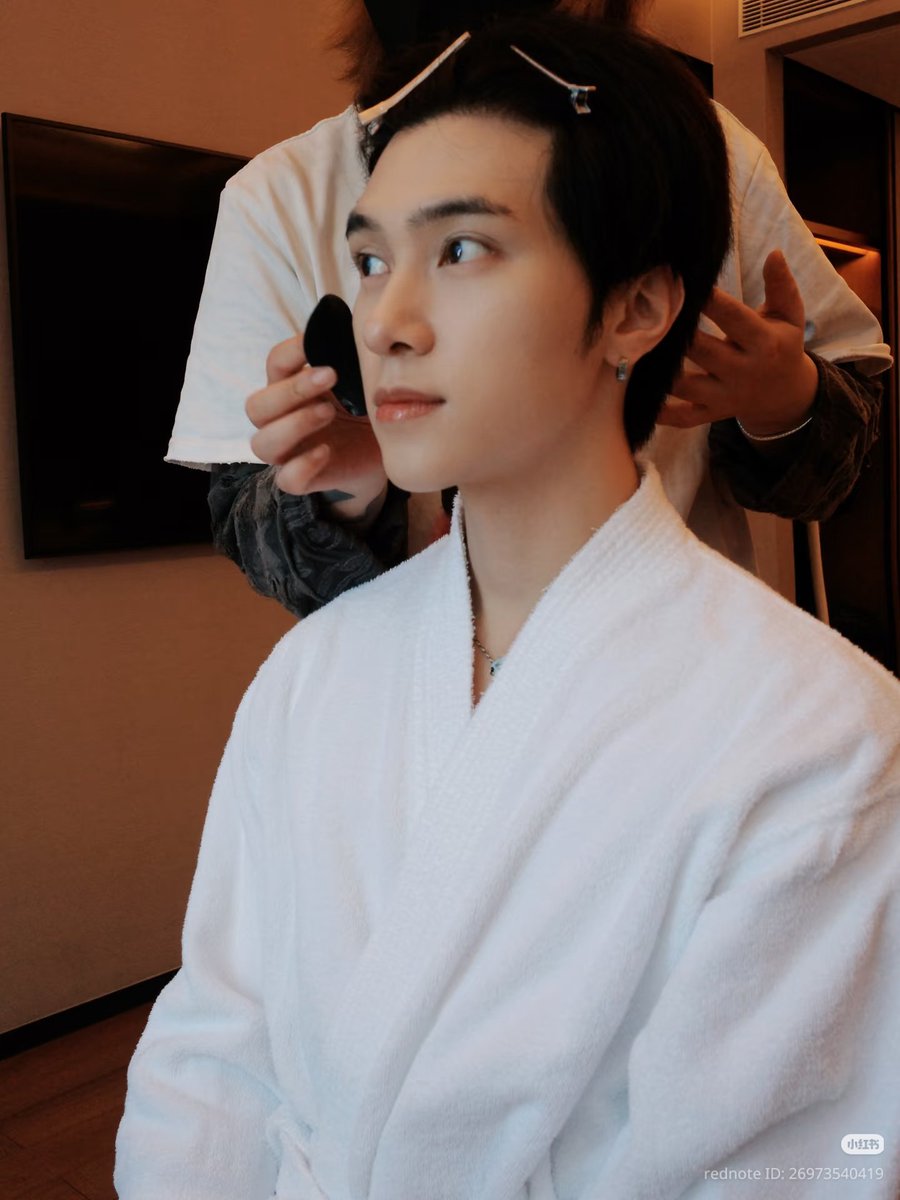 hendery 𝘧𝘪𝘭𝘮 tweet media