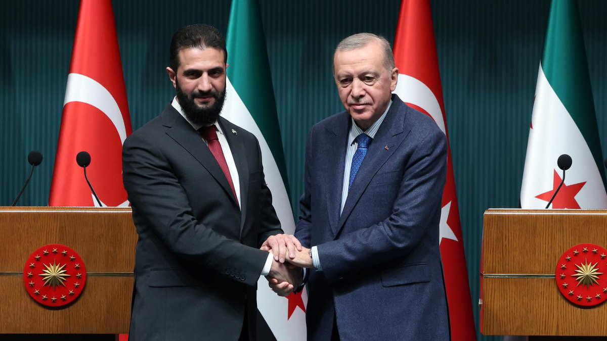 TÜRKİYE -SURİYE ORTAK GÜCENLİK COĞRAFYASI BÖLGENİN BÜTÜN ENKLEMİNİ DEĞŞİTİREBİLİR.

LÜBNAN DA KORUMA ALTINA ALINMALI, BU ORTAK COĞRAFYAYA KATILMALI.

Suriye Cumhurbaşkanı Ahmet Şara’nın şu cümlesi çok çok önemlidir:

“Suriye-Türkiye ortaklığı, bölge ve tüm dünya güvenliğinin