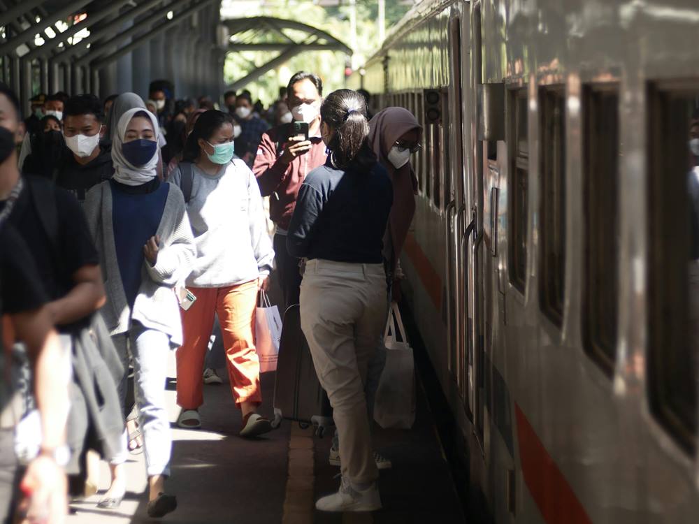 uniquebend's tweet photo. Mau Naik Kereta Jarak Jauh? Packing &amp; Beli Tiket Doang Belum Cukup

Ini 3 persiapan penting yang sering dilupain orang sampe akhirnya nyesel 😩👇 https://t.co/NYar7WZZXm