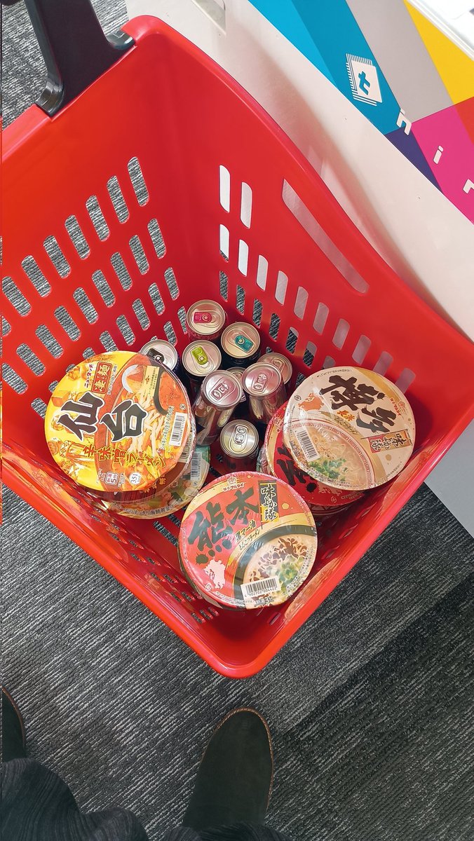 neucrane's tweet photo. はじまりすぎてる！！まだ15手で
エナドリ2セット
カップ麺3セット https://t.co/8GVW6uaoA8