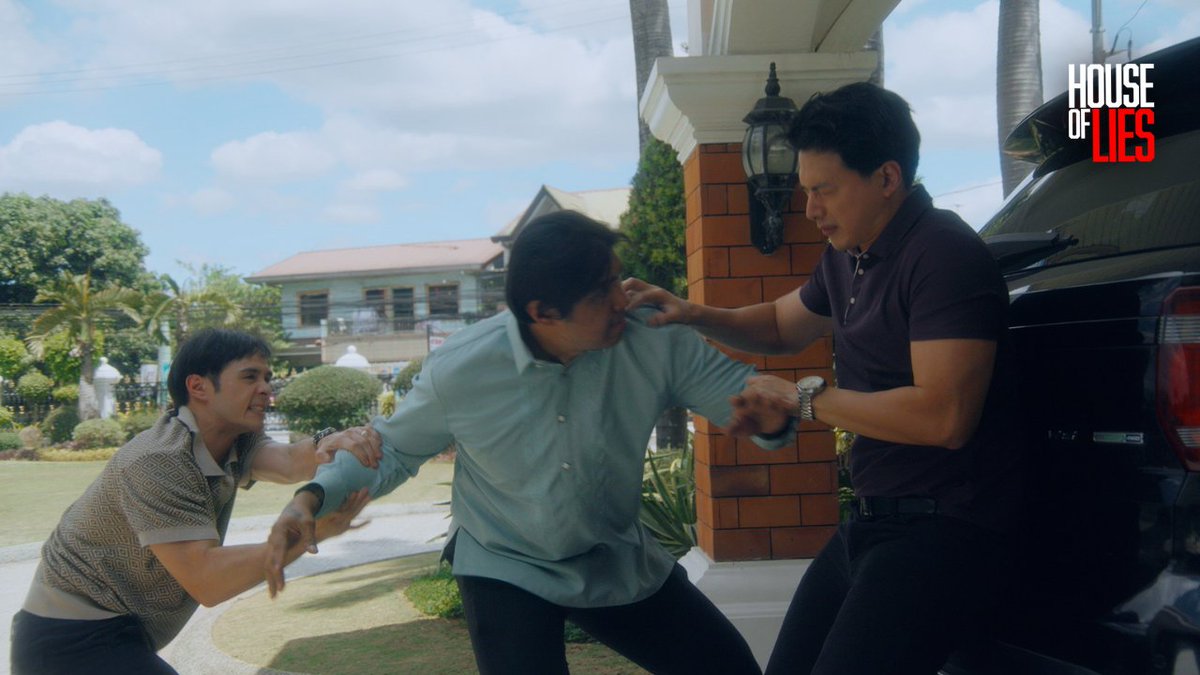 GMADrama's tweet photo. Hindi na napigilan—matinding komprontasyon ang nauwi sa pisikal na sagupaan! Naiwan si Paolo na sugatan at duguan! 😱 😤
#HouseOfLies #HOLEdwardExplodes https://t.co/ZpPAVc8obZ
