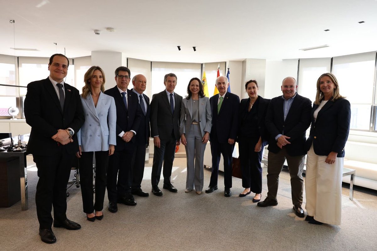 🇻🇪🇪🇸 | Recibimiento de <a href="/MariaCorinaYA/">María Corina Machado</a> en la sede del <a href="/ppopular/">Partido Popular</a> en Madrid y encuentro con el líder de la organización, Alberto Núñez Feijóo (<a href="/NunezFeijoo/">Alberto Núñez Feijóo</a>)