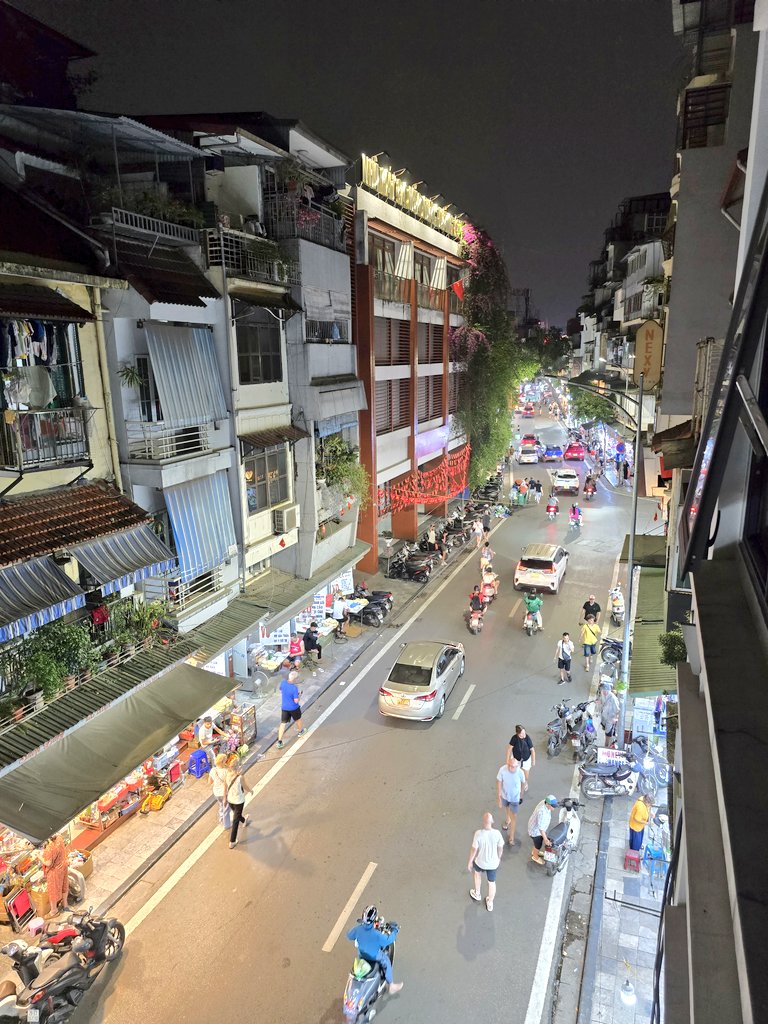 nonstopeurotrip's tweet image. Flew up to #Hanoi to meet a friend for a couple of nights before my next rail adventure heading east starts 👀 This is the ⭐️⭐️⭐️⭐️ Flora Hotel &amp;amp; Spa which was €45 per night inc brekkie for a balcony suite 🇻🇳 #Vietnam #NonstopEurotrip