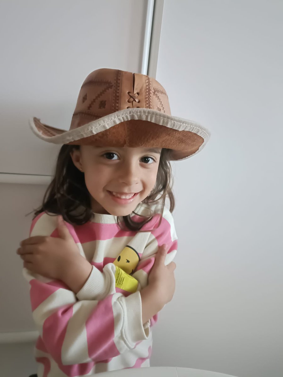 Aristátoles. tweet media