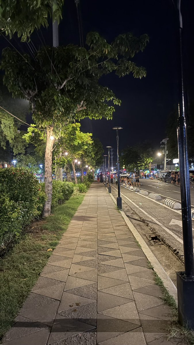 ghostedbymany's tweet photo. Walking alone! Visiting and exploring Roxas, Davao City #Alterdavao #alterdavao https://t.co/TbeIK2y5tS