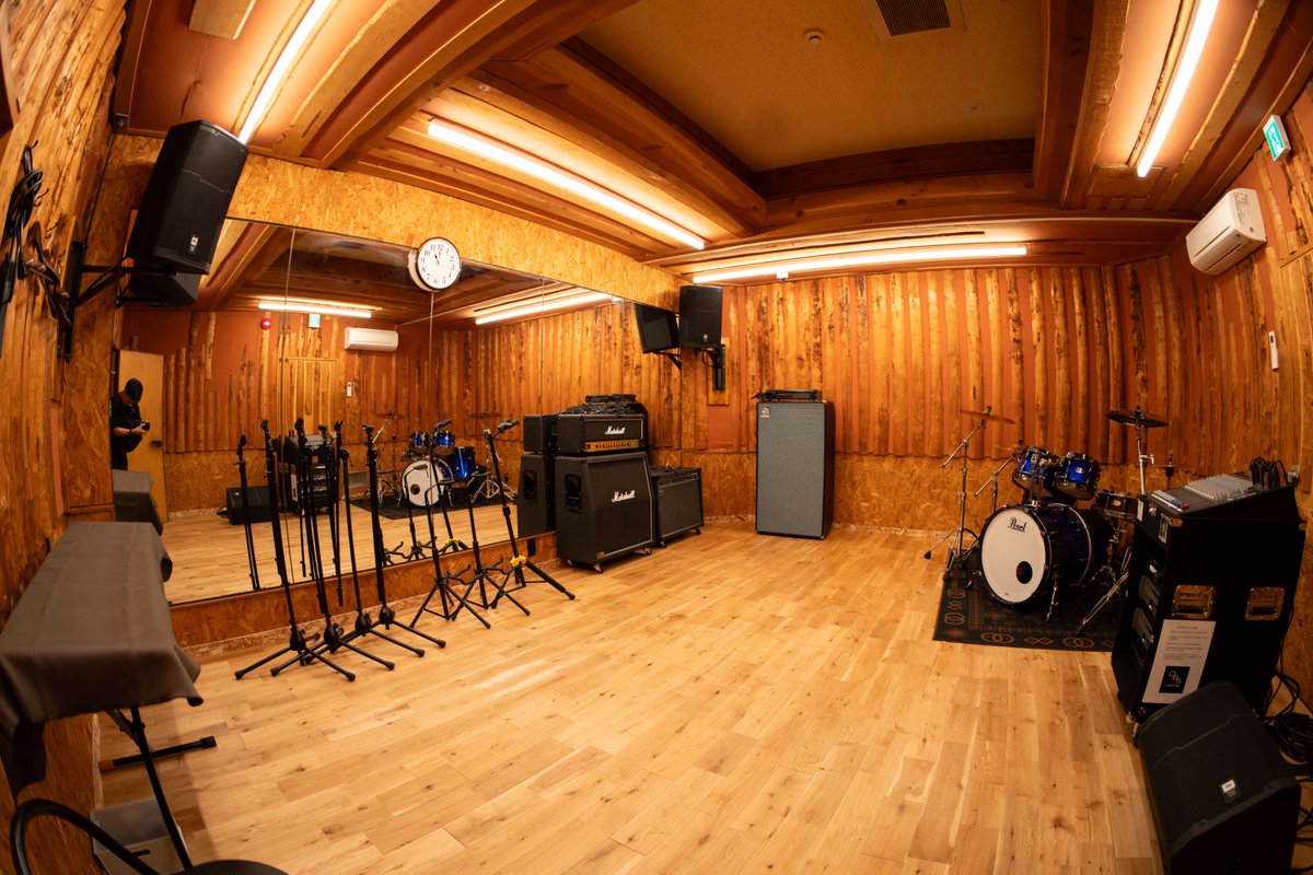 OffbeatsStudio's tweet photo. ありがたいことに今週末はたくさんのお客様のご予約を頂いております！
しかし、枠がないわけではございません。
個人練習をお考えの皆さん、21時以降に予約受付開始でございます！

お待ちしております！

ご予約は↓
https://t.co/Oyylv7NHrH

#音楽スタジオ
#個人練習
#ドラム練習
#ダンス練習 https://t.co/GZVgWZyrHX