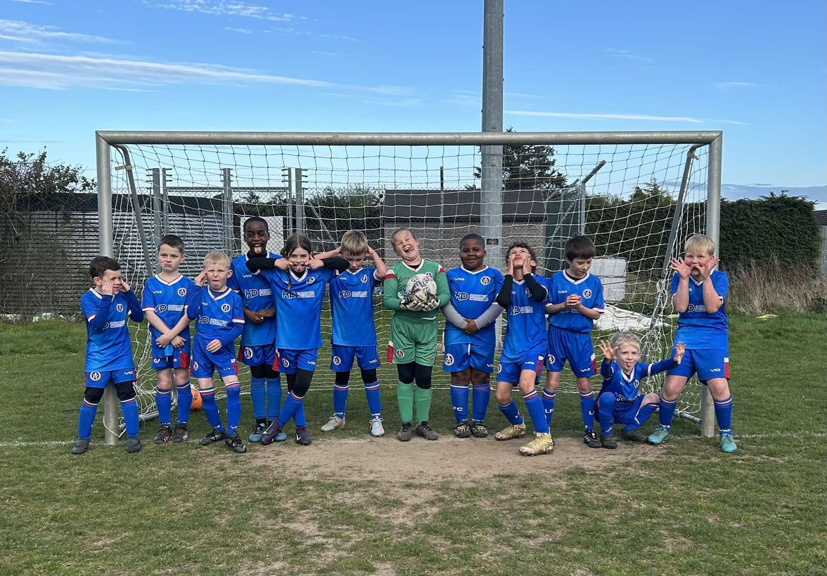Teamgrassroots_'s tweet image. 🗣️Show us your team 
#Shoutout to Leiston FC Under 8s. They are a fantastic, cheeky bunch of kids but more than that they had just won their first game of the season; their resilience and determination to improve and to keep going when the results have been tough is truly