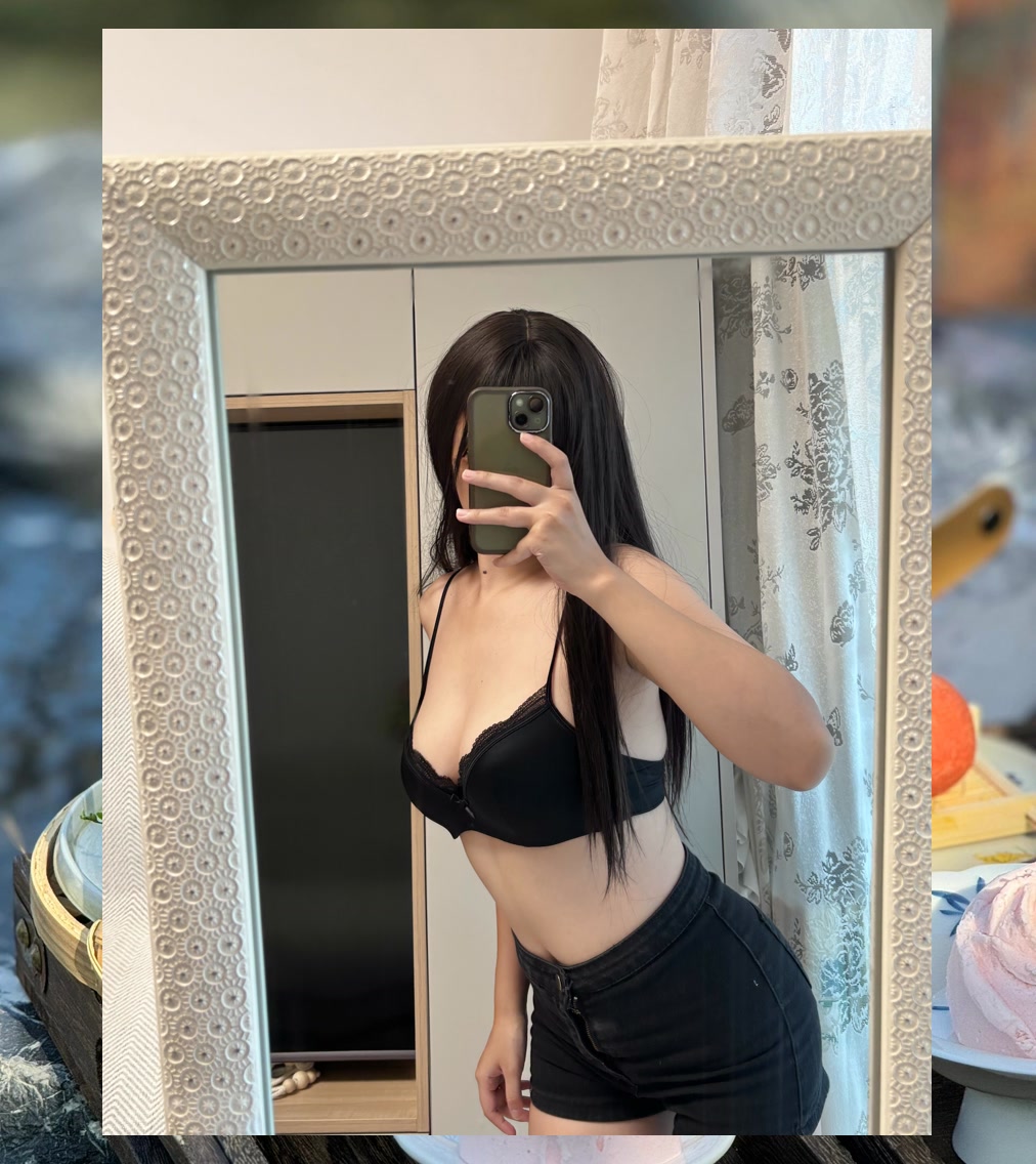 April Davis tweet media