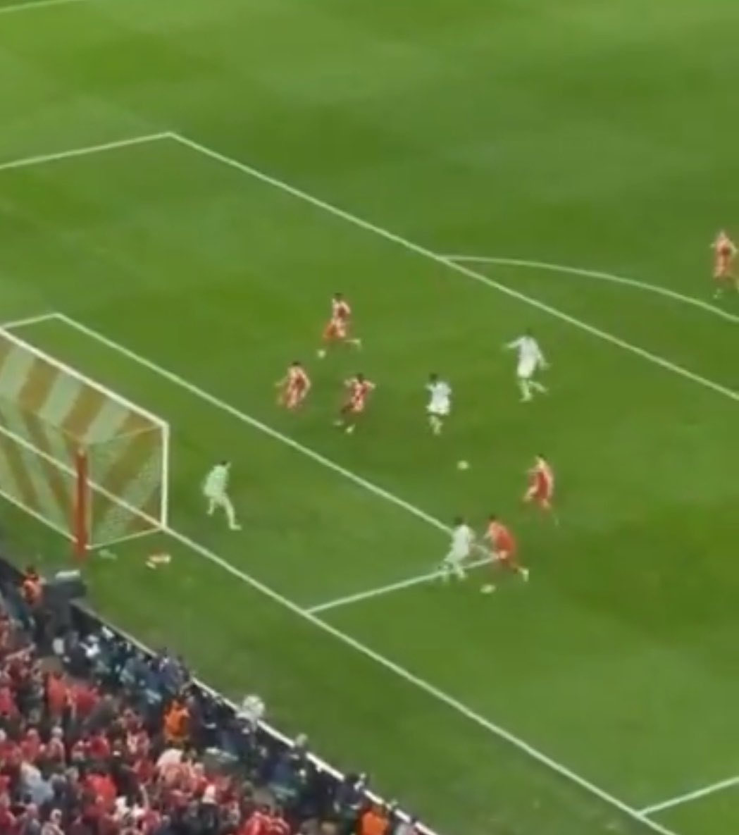 🅓🅞🅝🅨 tweet media