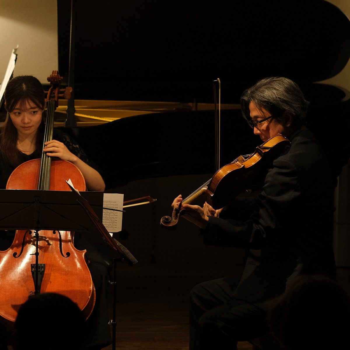 CafeMontage's tweet photo. '26.4.14 ㈫ 20:00-
「小峰先生 part2」
小峰航一 viola
原田明里 piano
大石彩代 violin
木村美香 cello

歌と踊りが、この時代ならではのアイロニーの糸で細かく織り込まれたタペストリーのような大曲。土台となり船頭となり、音楽を運びゆく先生の船に皆で乗り込んだ幸せな音楽の旅で��た。 https://t.co/cJre9DugBN