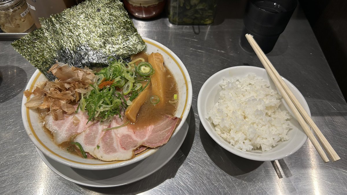 自称エスニ tweet media