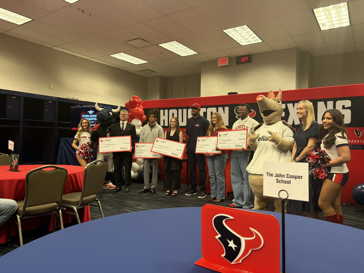 SRfbshowcase's tweet photo. Congrats to all the winners and thank you @HoustonTexans and @reliantenergy for putting on a great event. https://t.co/0OpJL75z7N