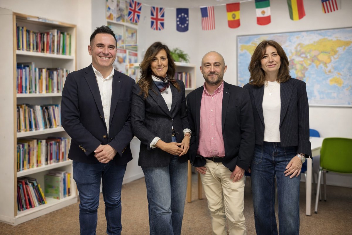centralidparque's tweet photo. La enseñanza de calidad en #idiomas abre puertas y genera oportunidades. Detrás de cada clase hay profesionales comprometidos en idiomas, en confianza y futuro. Junto a los diputados @M_GilMartinez y @Pasku1983 hemos podido conocer el esfuerzo por ofrecer esa enseñanza de calidad https://t.co/gfAqOpJbnb