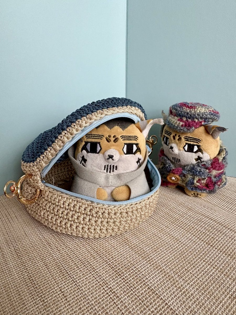 meg2009nami's tweet photo. こないだのマクラメヤーンの追加を買う前に編んだぬいポーチ。フォゼがギチギチにならないよう少し大きめ。
これで夏のお出かけも捗るね！！
#フォゼ尾といっしょ https://t.co/l9ASZsPNDX