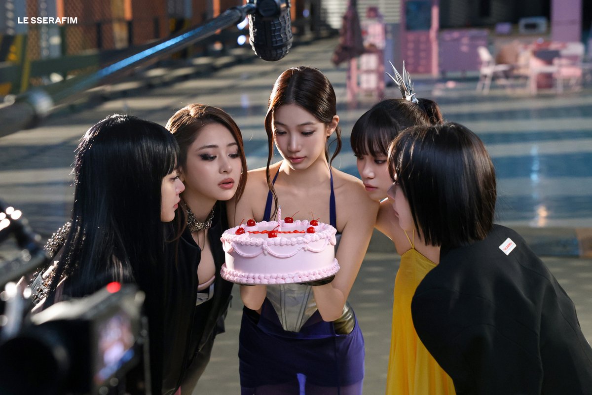 LE SSERAFIM tweet media