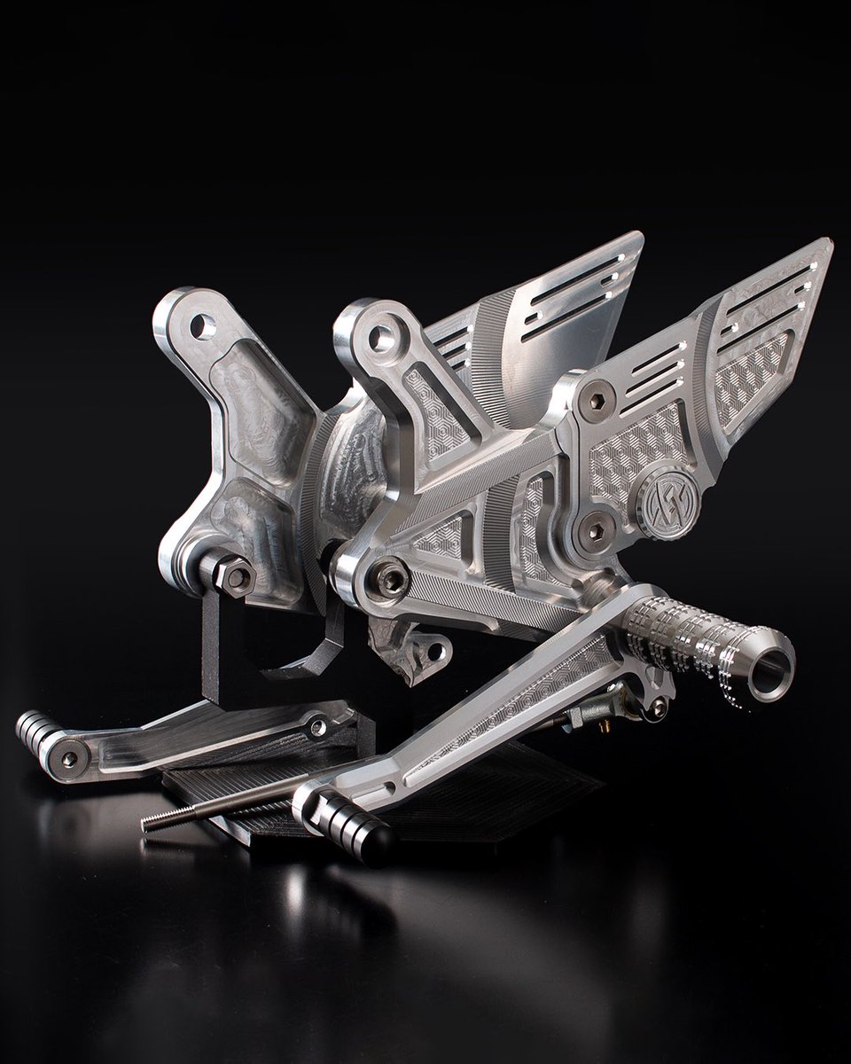 archi_gi's tweet photo. ビレットハニカムバックステップ 
-Premium Model-

ARCHIの象徴ともいえるビレットハニカムシリーズ。
その切削技術と設計の思想を、惜しみなく投入したフラッグシップモデル。

すべてが”Premium”の名にふさわしい仕上がりです。

https://t.co/yl5aiaR1nW https://t.co/ERo9KNGR6d