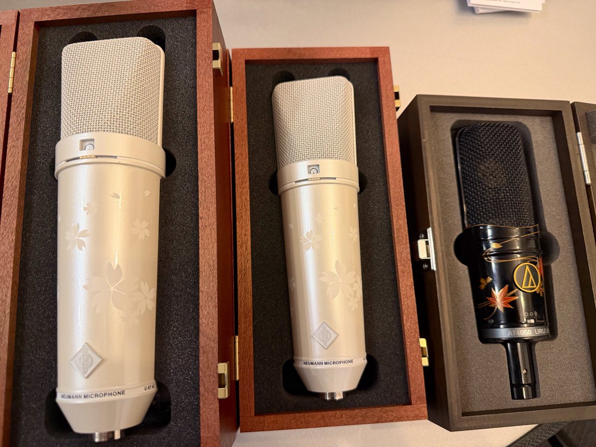 AkihitoZeeF's tweet photo. U87AIの桜柄をペアで買いました。
支社で使う予定です。
めちゃくちゃ可愛い！！！

隣にあるのはAT4050の漆です。
和柄って良いですね❤️

#Neumann #ノイマン https://t.co/bMGKwFW7tR