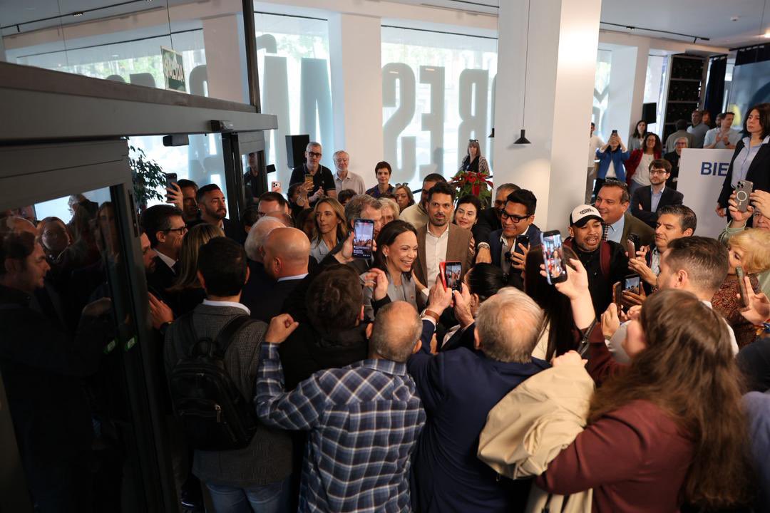 voceriavzla's tweet image. Encuentro entre @MariaCorinaYA y @NunezFeijoo, en la sede principal del @ppopular. 

#España