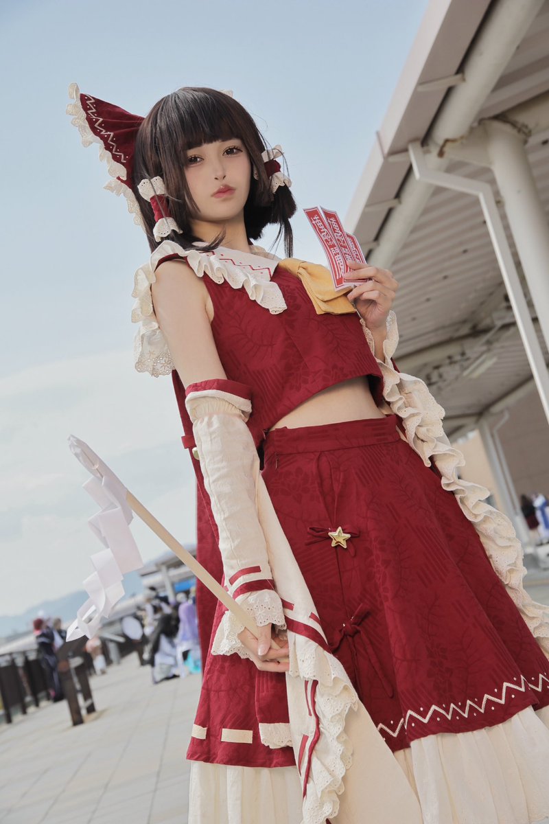 ⚠️cosplay 東.方.P.r.o.j.e.c.t. 博.麗.霊.夢. 「 誰が妖怪神社の妖怪巫女よ 」 #cosplay #コスカレ ...