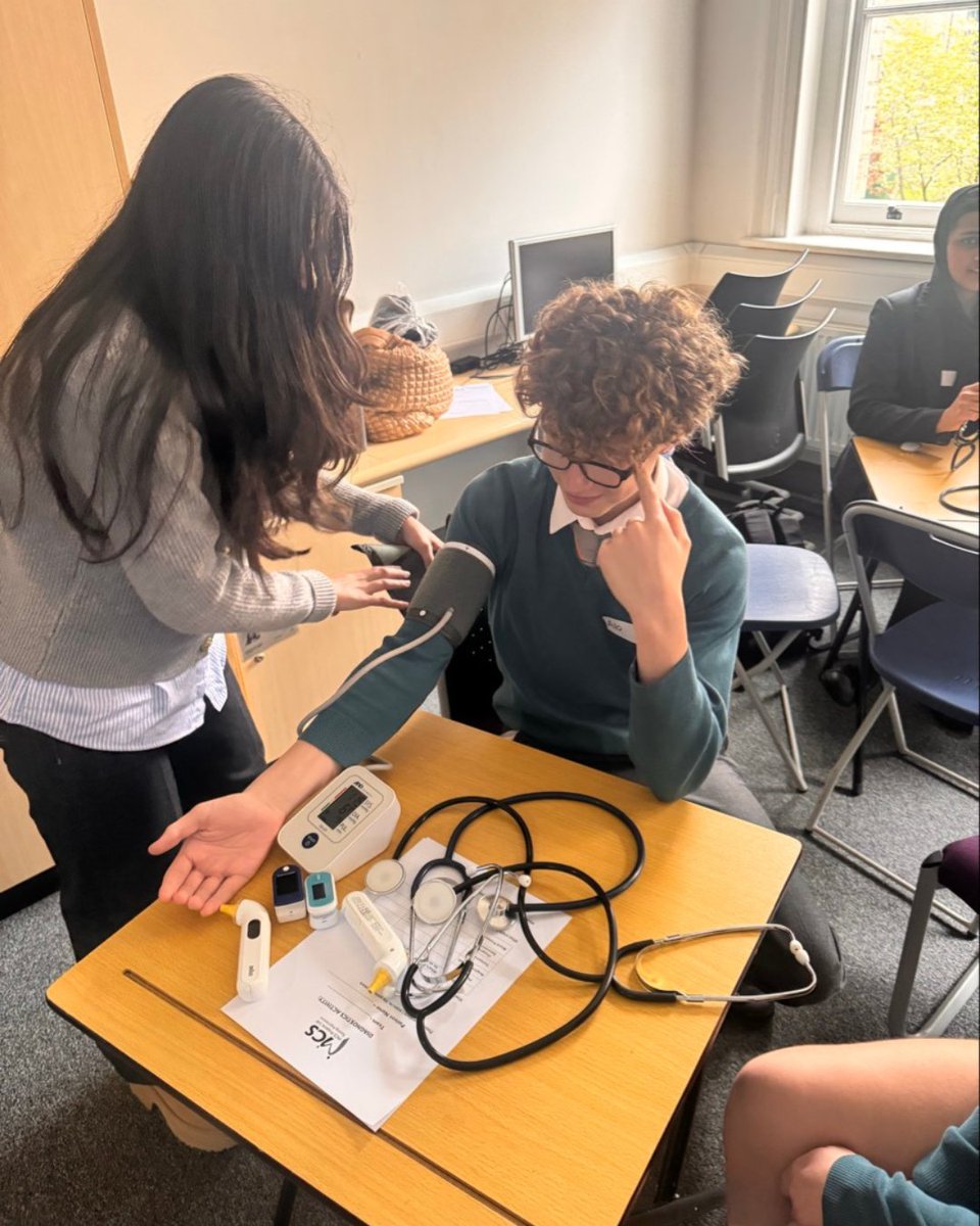 teddingtonschl's tweet photo. 🩺 14 Y10 students attended the South London Medical Careers Day at St Francis Xavier Sixth Form.
They practised CPR, explored diagnostic tools, discussed medical ethics, &amp; learned about brain anatomy. Inspiring talks followed from medical students &amp; consultants! 👏 https://t.co/IBwmgvhwHg