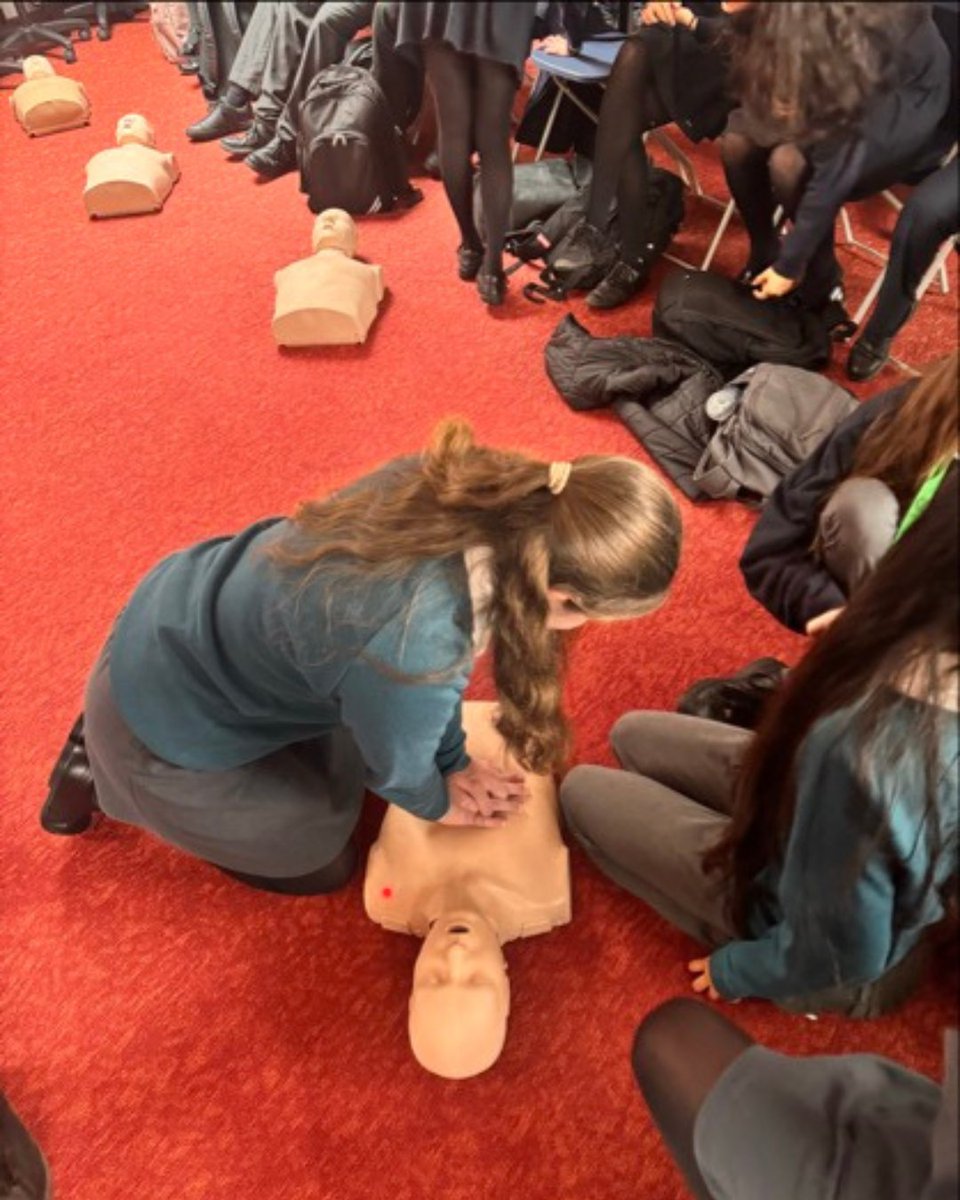 teddingtonschl's tweet photo. 🩺 14 Y10 students attended the South London Medical Careers Day at St Francis Xavier Sixth Form.
They practised CPR, explored diagnostic tools, discussed medical ethics, &amp; learned about brain anatomy. Inspiring talks followed from medical students &amp; consultants! 👏 https://t.co/IBwmgvhwHg