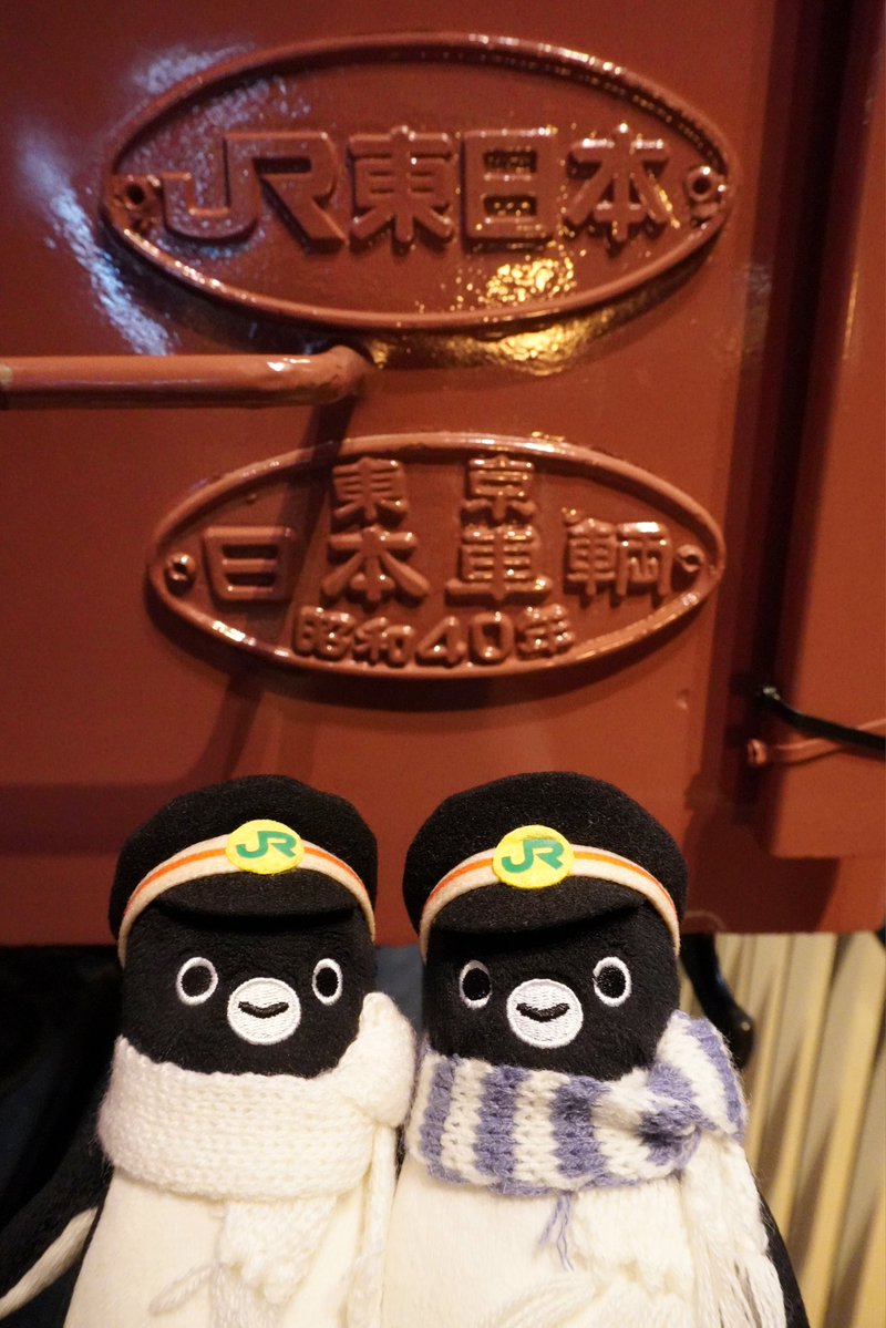 実はこれについて色々考えました…
特にうちは制帽を被っている駅員ペンがメインなので🥲

卒業してもこの鉄道会社で駅員として働いているただのペンギンでもいいじゃないかな？🐧🐧💭