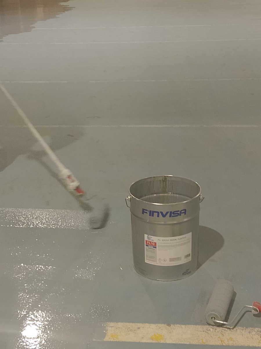 PINVISA's tweet photo. En el proyecto de @adidas en #Caspe, Pinturas Tobeña consolidó el soporte con nuestro FL10 PV. Este epoxi 100% sólidos de baja viscosidad penetra y refuerza el hormigón, asegurando la máxima adherencia para los tratamientos posteriores.
https://t.co/9BP88I8828 #pinturastobeña https://t.co/CSxIhfQgUq