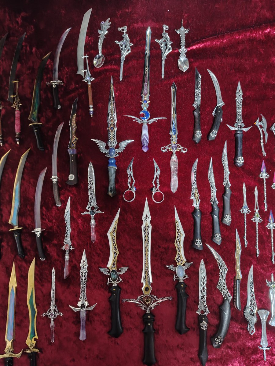 もし当方の作品や商品で購入を検討しているのが有りましたらご連絡下さいませ
銀が高騰したままで地金に戻してるのが多いので過去に見て悩んでいるのが有りましたらご一報頂ければ残しておきますm(_ _)m