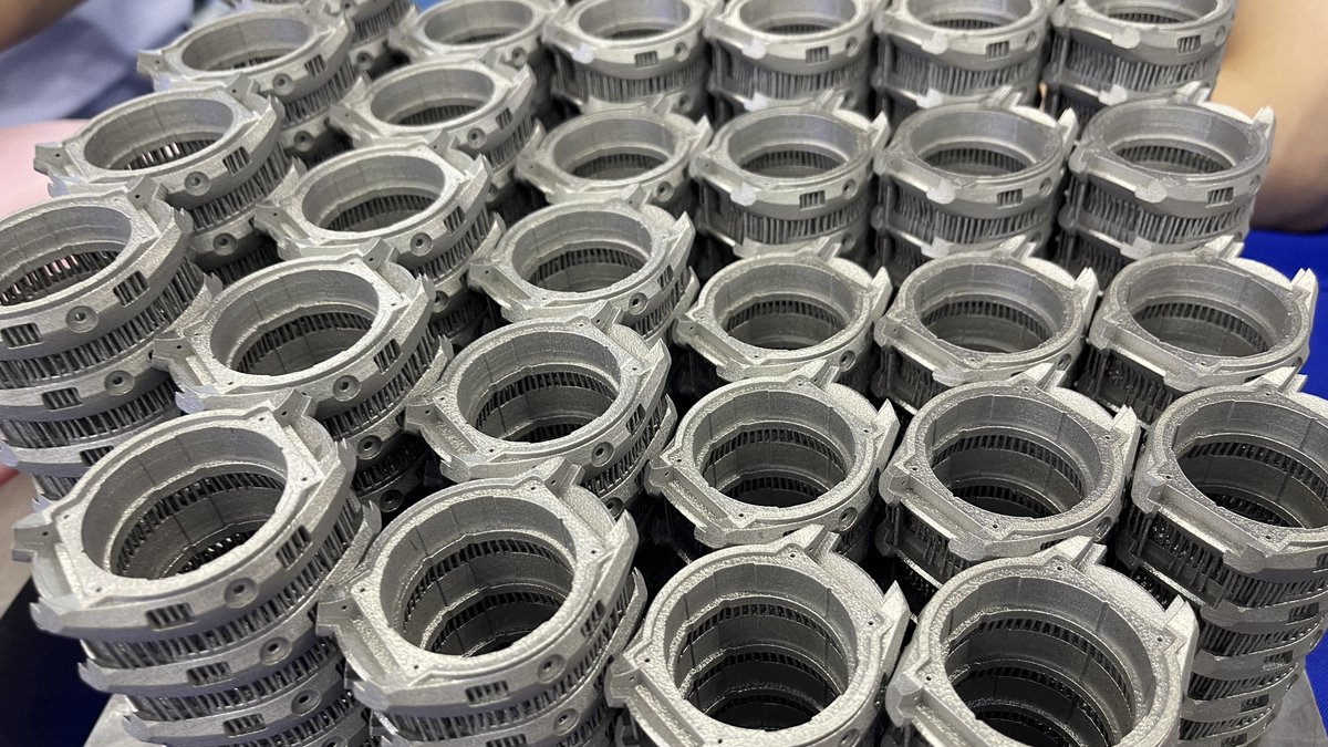 CorePrint_SZ's tweet image. This watch is integrally formed, and it’s actually made using metal 3D printing. Pretty amazing, right? Feel free to contact me if you’re interested.#CorePrint #3D #Printing #Service