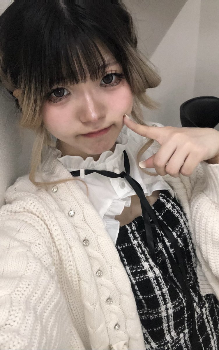 O4O4aed's tweet photo. います✋
喉乾いた💦💦飲み物くれ
 #コンカフェ 
 #福岡コンカフェ 
 #自撮り界隈 https://t.co/bF0Bi7dzcm