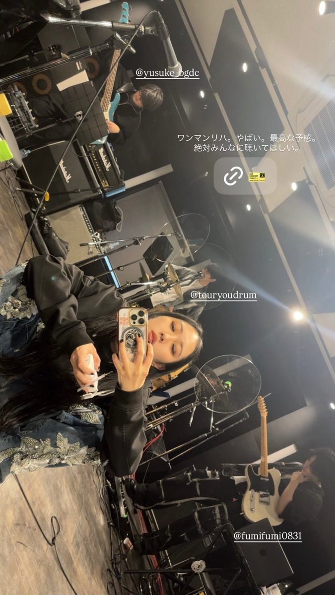 xfumi0831's tweet photo. 久し振り

最近作曲編曲で自宅に篭ってますが
またギターが鬼畜な現場が始まりました

スペイン帰りの前島は最強でした🎤

見に来る？😈 https://t.co/W2gdXz2NPF