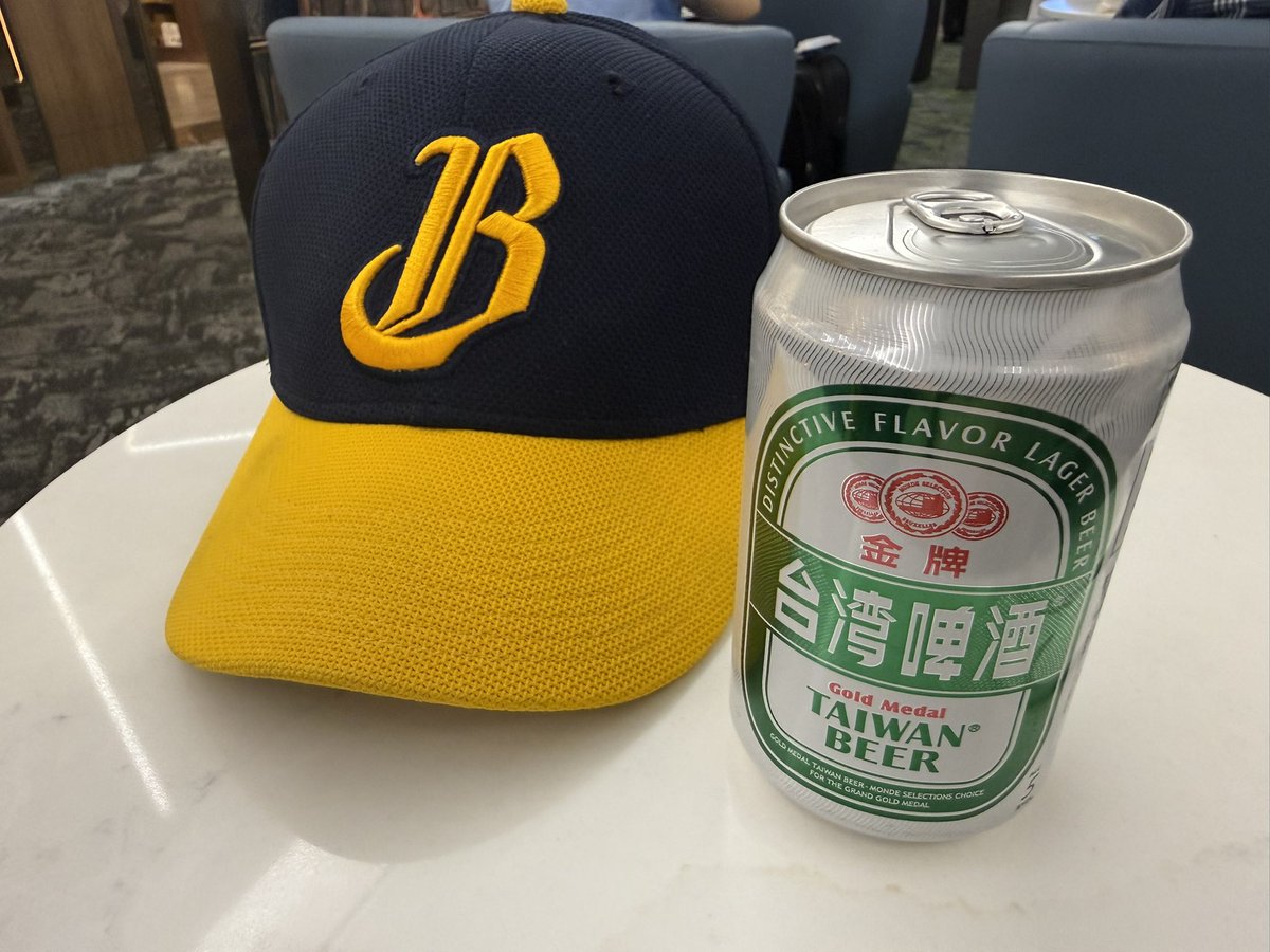 olisamir's tweet photo. Quick 1.5 layover from Singapore in Taipei before I head back to Chicago. 🫡🫡🫡🫡 https://t.co/DuYSqXD9dz