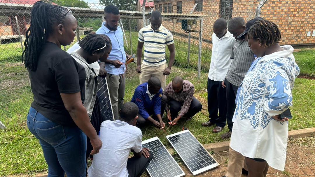 CIDIUganda's tweet image. Happening now!
@CIDIUganda &amp;amp; @StanbicIBTC are training youth &amp;amp; women in biogas, solar, and briquettes under the Green Tech Accelerator Program in Hoima.
This is to advance #SDG7 and #SDG13 thru! practical #CleanEnergy, accelerating the #EnergyTransition and #LowCarbon solutions