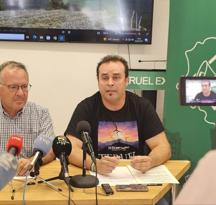 #teruelexiste insiste en paralizar el Clúster #Maestrazgo para que no suceda como en #Pozondón y el daño sea irreversible.
Celebran la sentencia que anula la DIA del eólico ‘Santos de la Piedra’, pero lamentan que llegue tarde⌛️😡
#RenovablesSíPeroNoAsí
teruelexiste.info/teruel-existe-…