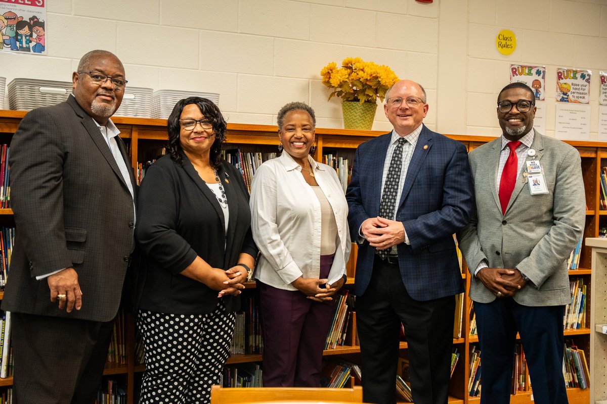 timreedernc's tweet photo. Honored to see the success of @PCS_NC @AGHSChargers  @LakeforestFrogs @ChicodSchool during Take Your Legislator to School Day. #RepReederNC https://t.co/rCUqQssf86