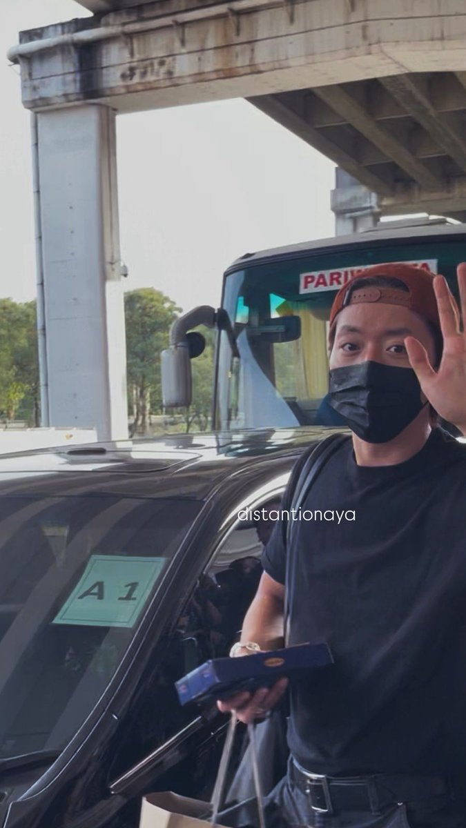 distantionaya's tweet photo. See you tomorrow Jungshinie 🥰 #CNBLUEinJakarta #CNBLUE https://t.co/oRNkosPiPK