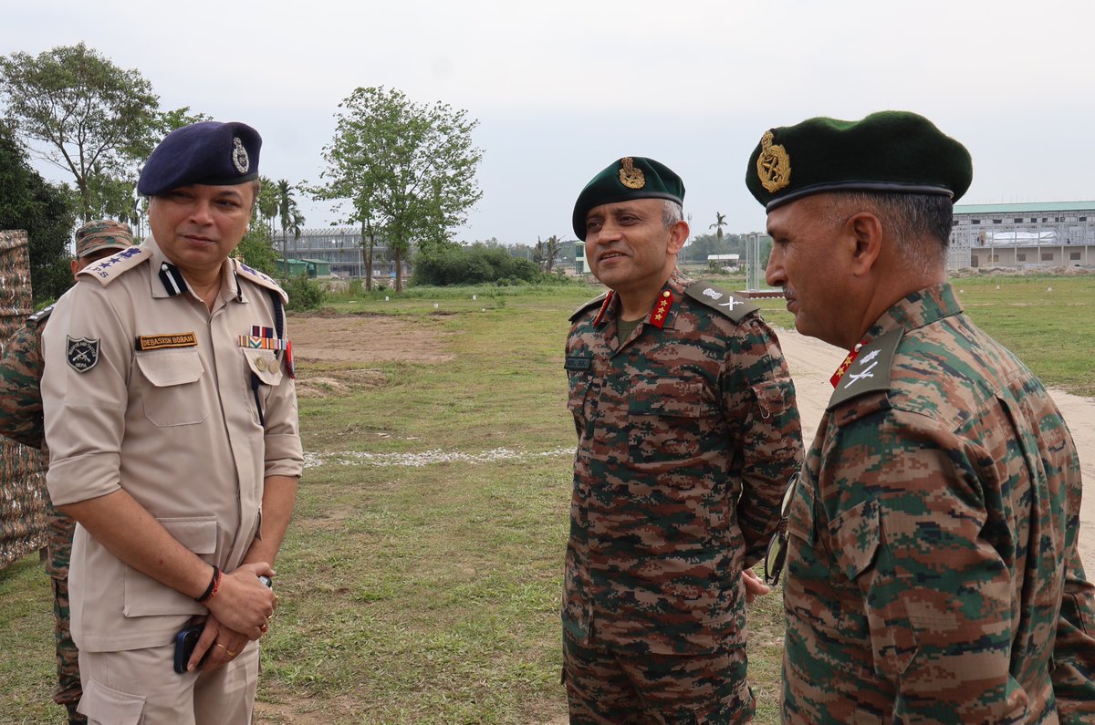 GajrajCorps_IA's tweet image. 𝑹𝒆𝒗𝒊𝒆𝒘𝒊𝒏𝒈 𝑹𝒆𝒂𝒅𝒊𝒏𝒆𝒔𝒔, 𝑺𝒕𝒓𝒆𝒏𝒈𝒕𝒉𝒆𝒏𝒊𝒏𝒈 𝑪𝒂𝒑𝒂𝒃𝒊𝒍𝒊𝒕𝒊𝒆𝒔

Lt Gen Neeraj Shukla, GOC, @GajrajCorps_IA visited newly established #Lachit Borphukan Military Station, Dhubri, #Assam and reviewed operational readiness &amp;amp; ongoing infrastructure