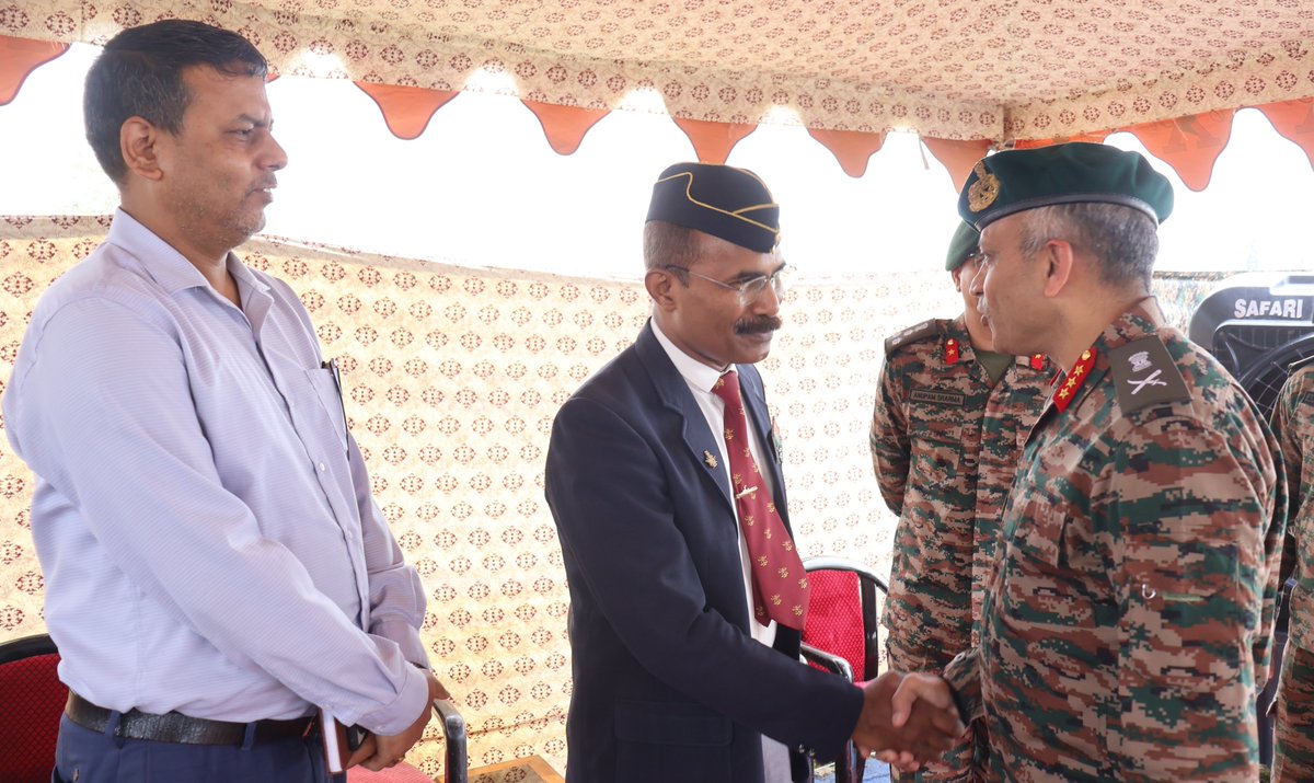 GajrajCorps_IA's tweet image. 𝑹𝒆𝒗𝒊𝒆𝒘𝒊𝒏𝒈 𝑹𝒆𝒂𝒅𝒊𝒏𝒆𝒔𝒔, 𝑺𝒕𝒓𝒆𝒏𝒈𝒕𝒉𝒆𝒏𝒊𝒏𝒈 𝑪𝒂𝒑𝒂𝒃𝒊𝒍𝒊𝒕𝒊𝒆𝒔

Lt Gen Neeraj Shukla, GOC, @GajrajCorps_IA visited newly established #Lachit Borphukan Military Station, Dhubri, #Assam and reviewed operational readiness &amp;amp; ongoing infrastructure