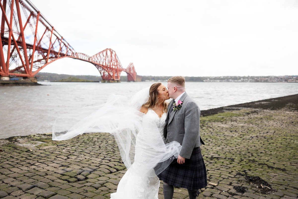 ImagineImages's tweet photo. Add a bridge, a breeze, and two people who can’t stop smiling. https://t.co/s2eIRs83eq