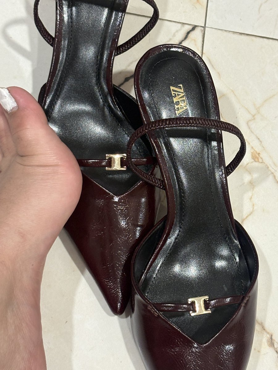 kaurIncharge's tweet photo. love these brand new heels over pink souls https://t.co/v7uJ82DRlZ