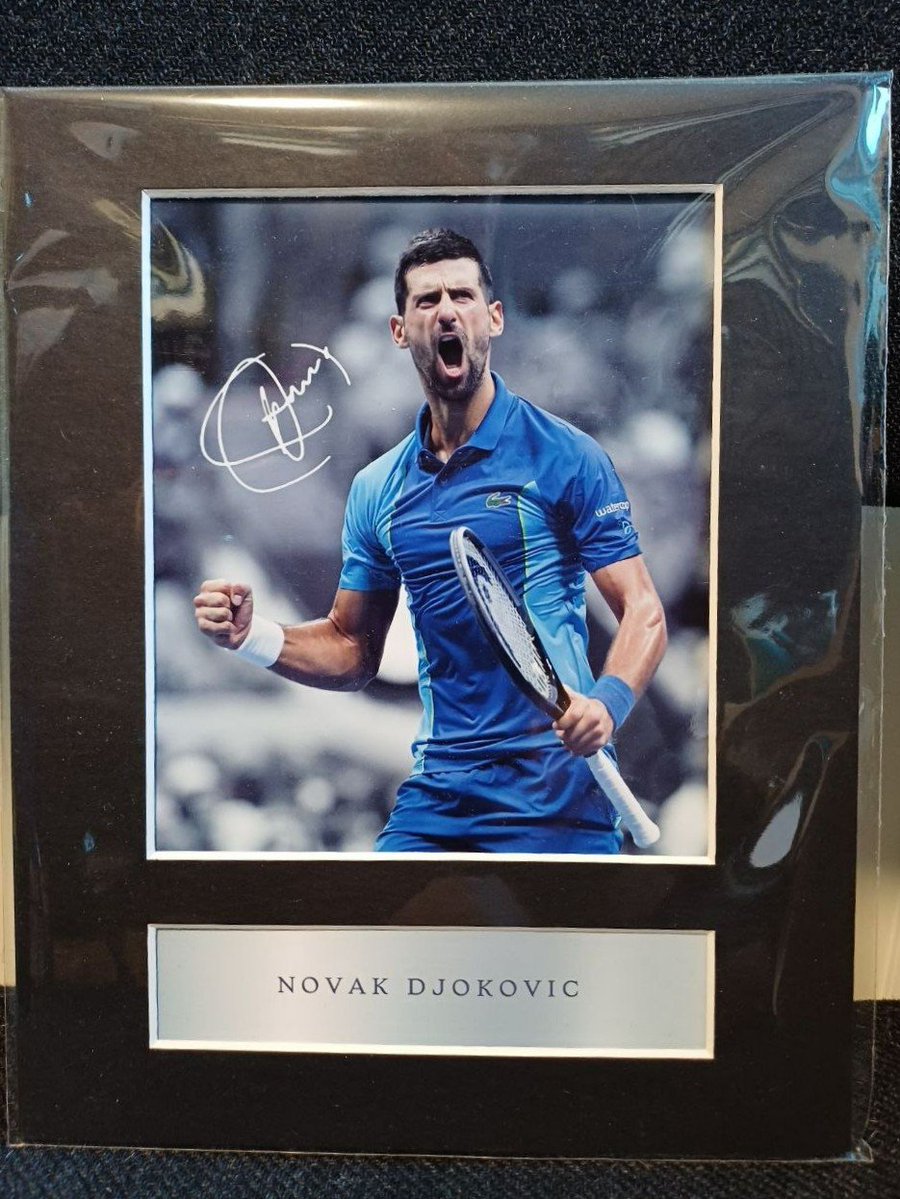 DjokovicEleanor's tweet image. Lovely to receive this birthday gift. 🙏🥰🎾 #Djokovic