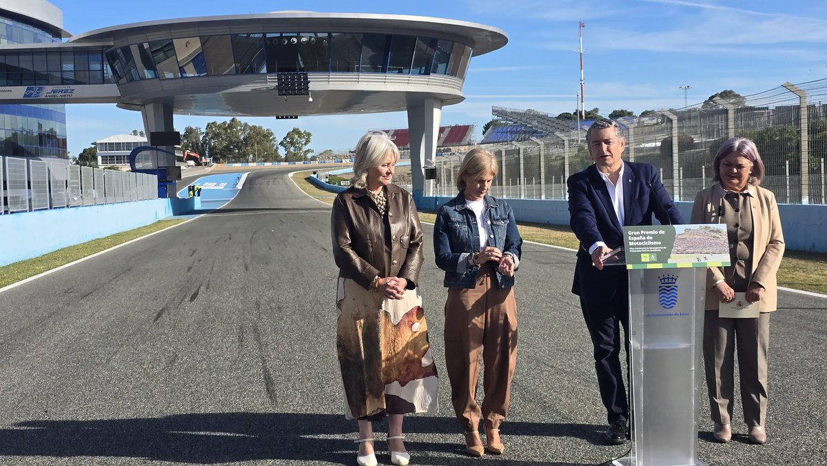 E112Andalucia's tweet image. El consejero @antoniosanz preside en #Jerez la reunión del Comité Asesor del Gran Premio de España @MotoGP 🏍️ 

🚨El dispositivo se refuerza con tecnología y más de 1.400 efectivos 

📸Control de Aforos, nueva cartografía operativa y ortofoto actualizada tras las obras del