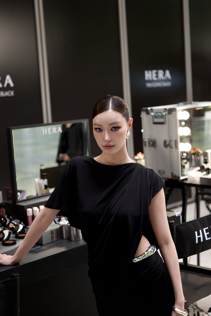 "จิงจิง ยู" ไปร่วมงาน HERA the ICONIC Black Event in SEOUL ในวันที่ 17 เมษายน 2569 เวลา 17:00 น. (เวลาเกาหลีใต้) ที่ AMOREPACIFIC, South Korea.

NAME IT BLACK. CALL IT ICON.
HERA

#HERAxJingJingYu <a href="/HERAThailand/">HERA Thailand</a> <a href="/Jingjingyu364/">Jingjingyu36 ₊⋆ 🎀 🧸 ꔛ 𓂂</a> 
#HERA #HERAThailand
#THEICONICBLACK
#BLACKCUSHION