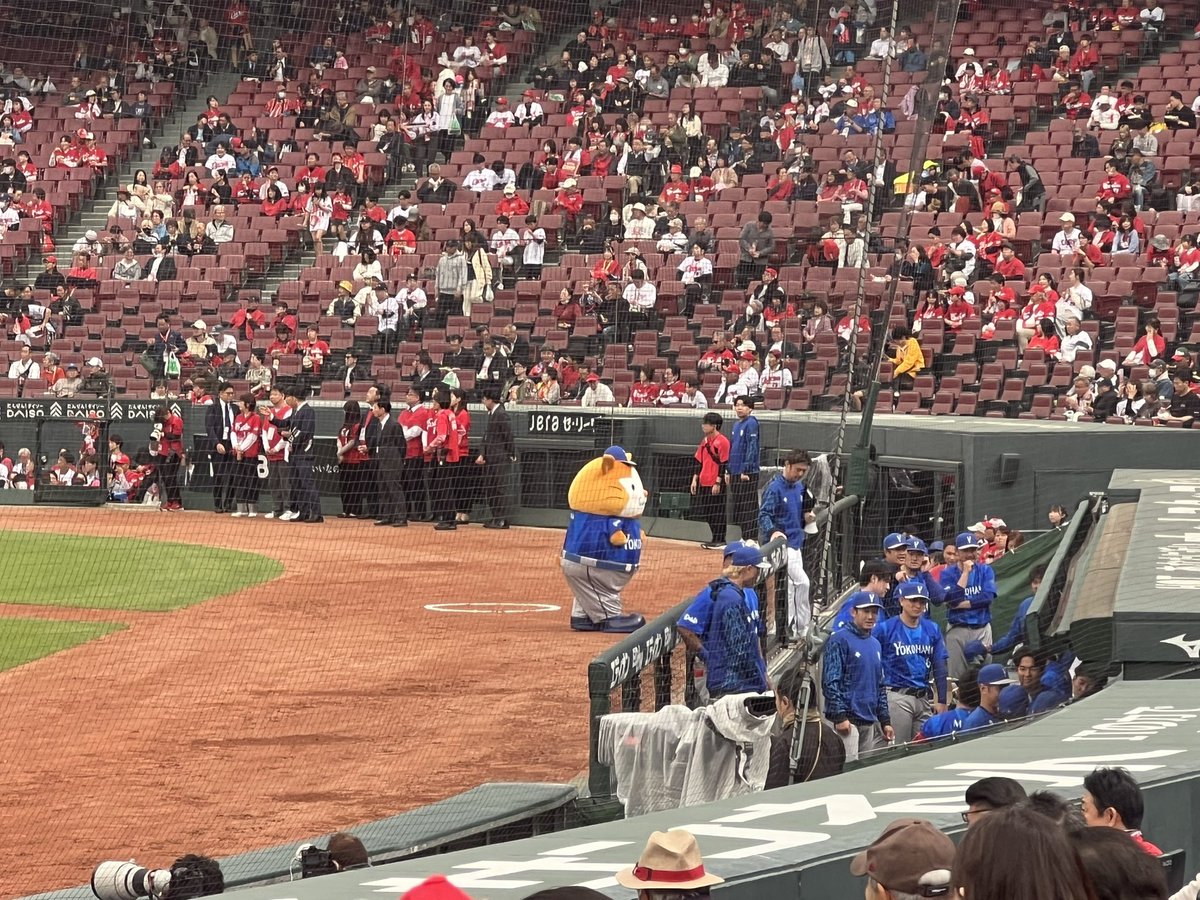 3170335ks's tweet photo. 広島遠征。空いてる、、、 https://t.co/3cN4uTXmGM