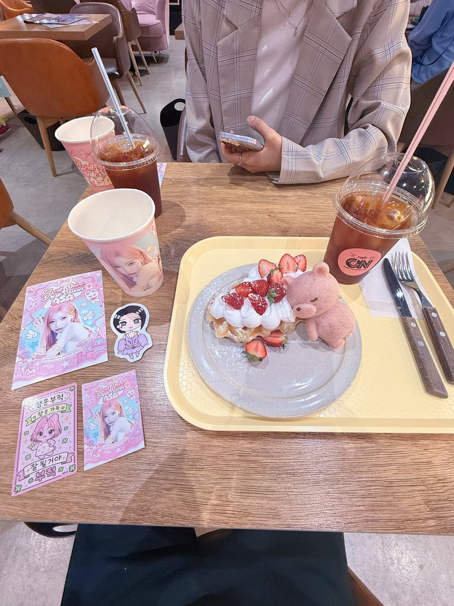 ru_vvx9's tweet photo. えいさぁの可愛いさ全開の好き空間🫶🏻💕︎︎

@mochi_asachan @on1yseeasa @pinkswanasa 

#PinkSwanAsa_20years
#핑크스완아사_20번째생일
#아사 #ASA #ENAMIASA #榎並杏紗 #アサ https://t.co/zYEhx7g8Pk