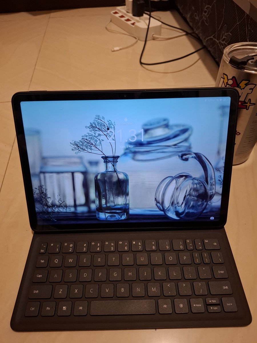 Rizkicaturrr's tweet image. Dijual HUAWEI MatePad 11.5 (6/128) 
Kondisi Unit:
Fisik: 98% 
Layar: Jernih, no dead pixel, no shadow.
100% Normal
Garansi: Agustus 2026
Charger &amp;amp; Kabel Data Original
Box
Smart Magnetic Keyboard
4.000.000 Nego
COD  ☎️ 085156387295
#jual #tablet #huawei