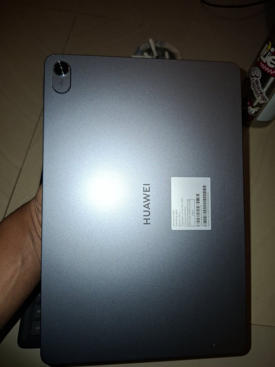 Rizkicaturrr's tweet image. Dijual HUAWEI MatePad 11.5 (6/128) 
Kondisi Unit:
Fisik: 98% 
Layar: Jernih, no dead pixel, no shadow.
100% Normal
Garansi: Agustus 2026
Charger &amp;amp; Kabel Data Original
Box
Smart Magnetic Keyboard
4.000.000 Nego
COD  ☎️ 085156387295
#jual #tablet #huawei