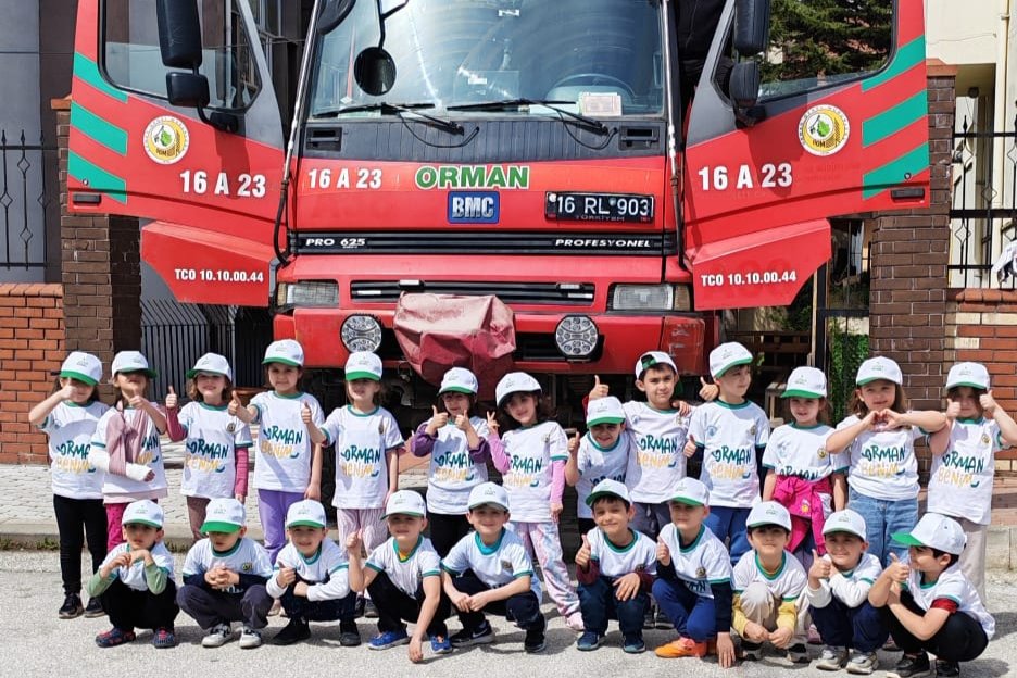 bursaobm's tweet image. 🧒🌱Ormanların önemini anlattığımız okul  ziyaretlerinde, Bozüyük'lü öğrenciler "Yeşil Vatanımıza daha çok fidan dikmeliyiz" dedi. Bozüyük Orman İşletme Şefleri seferber oldu. 
#OGM
#YeşilVatan
#AğaçlandırmaSeferberliği