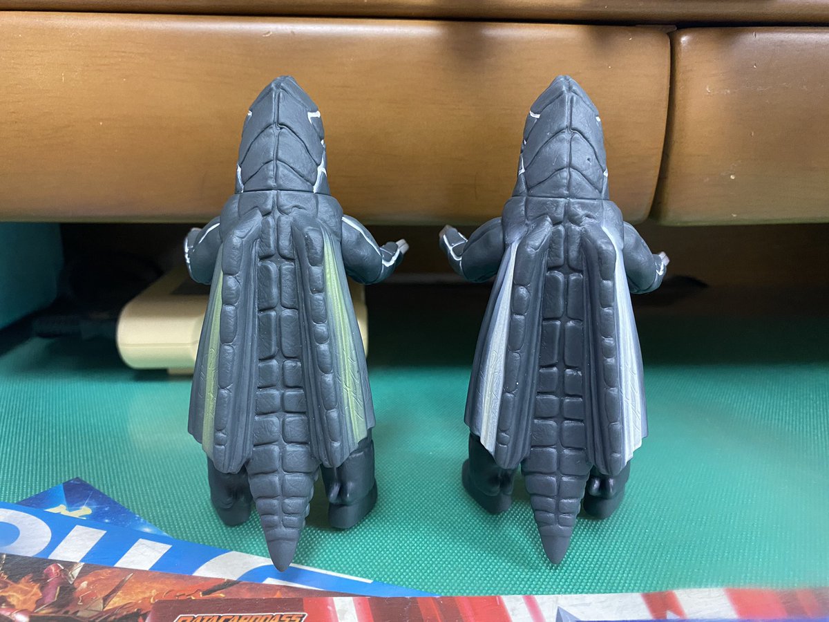 再販版ドラコのソフビ、左がギンガの時の初版で右が今回の再販版ですね